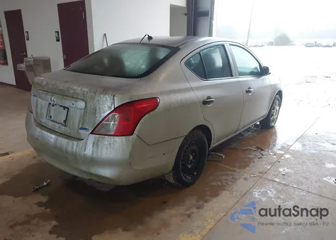 2013 Nissan Versa 1.6 S z USA, uszkodzony, nr VIN 3N1CN7AP8DL876801